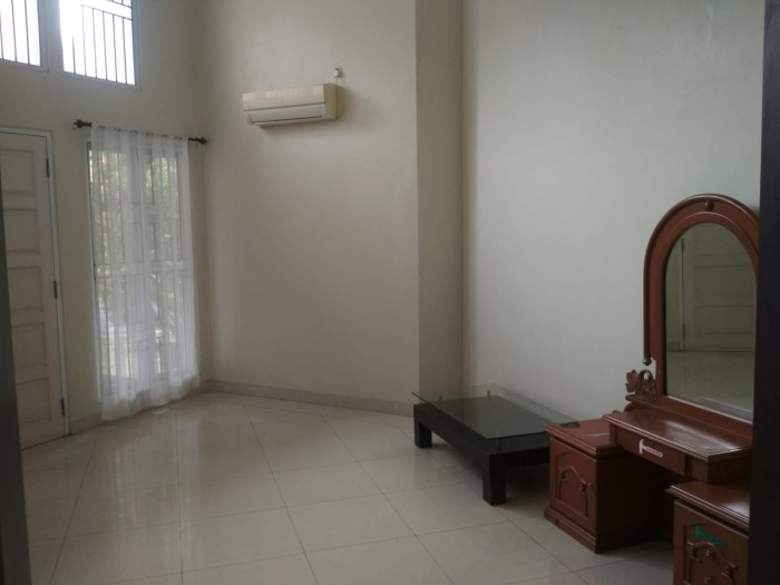 Rumah disewakan di Meadow Green Lippo Cikarang